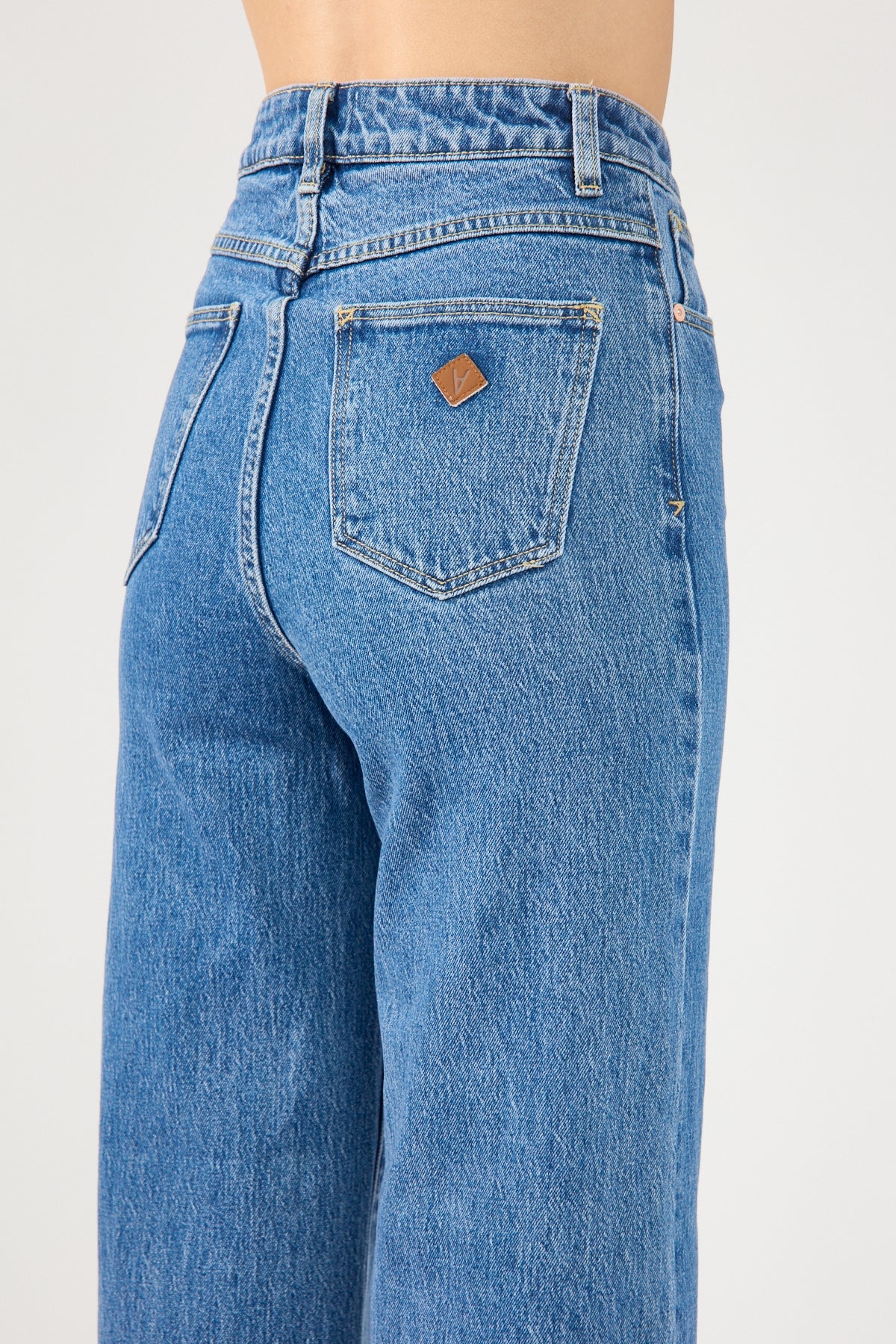 Abrand A 94 High Waisted Wide Jean Chantell Organic - Image 5